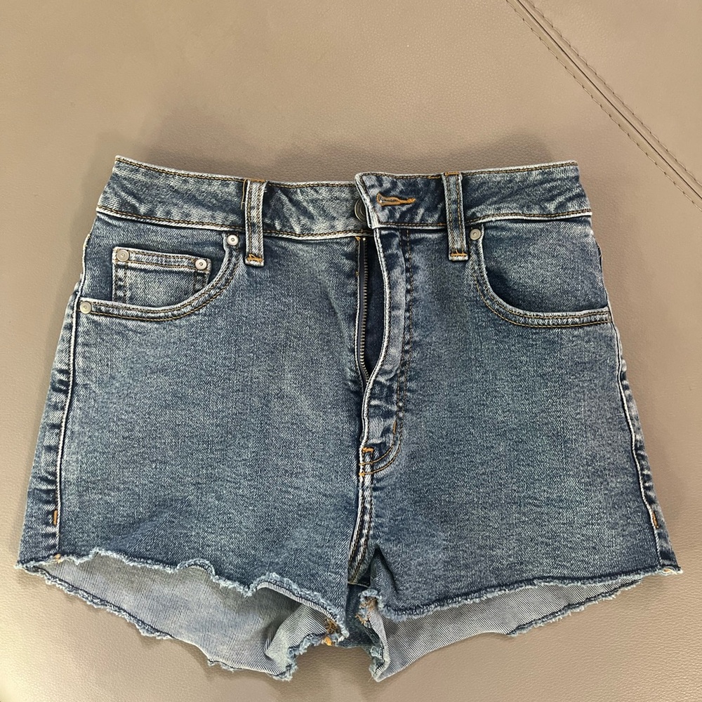Aritzia Sunday Best Jean Shorts Size 28